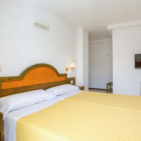 Apartamentos Bon Lloc Santa Eularia des Riu Exteriör bild