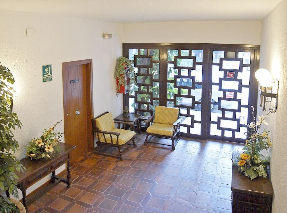 Apartamentos Bon Lloc Santa Eularia des Riu Exteriör bild
