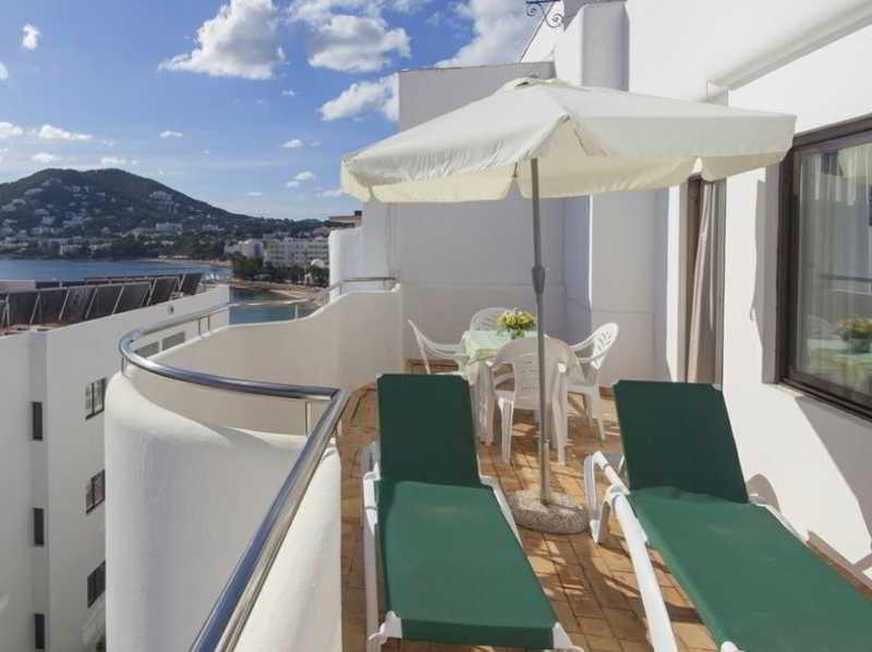 Apartamentos Bon Lloc Santa Eularia des Riu Exteriör bild