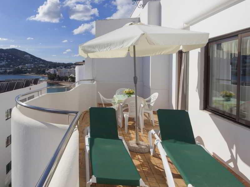 Apartamentos Bon Lloc Santa Eularia des Riu Exteriör bild