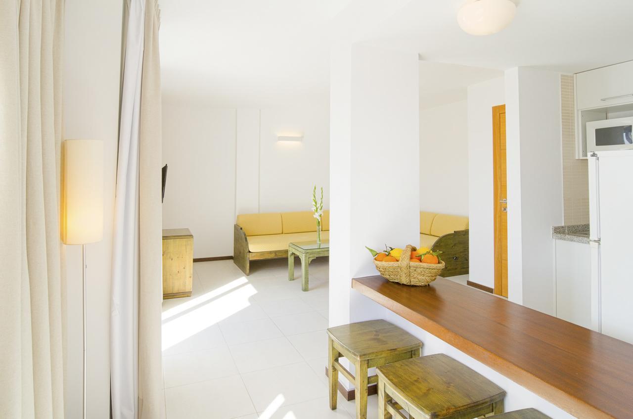 Apartamentos Bon Lloc Santa Eularia des Riu Exteriör bild