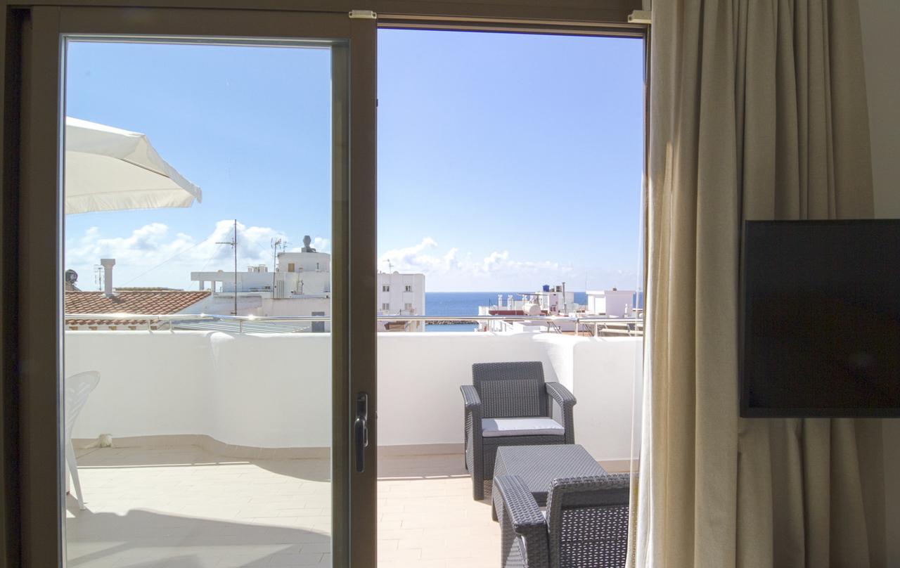 Apartamentos Bon Lloc Santa Eularia des Riu Exteriör bild