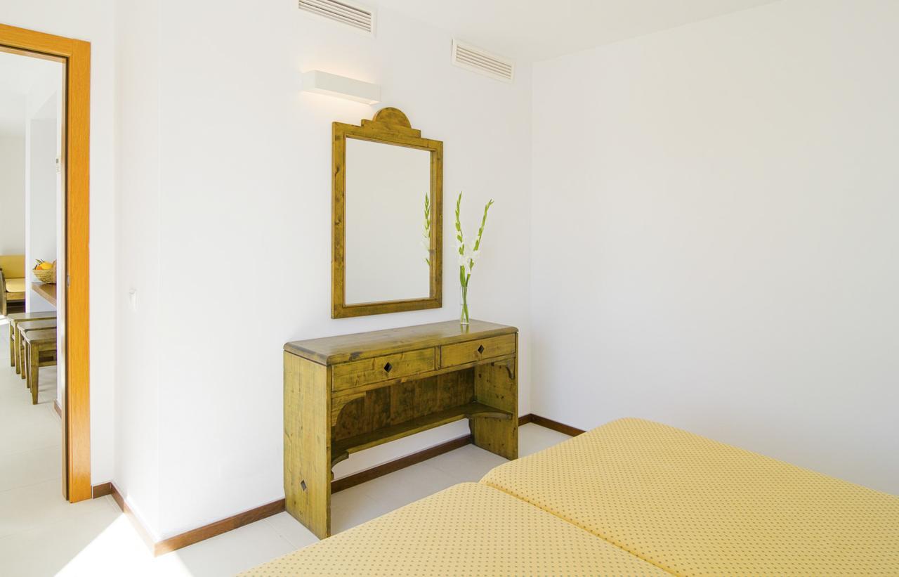 Apartamentos Bon Lloc Santa Eularia des Riu Exteriör bild