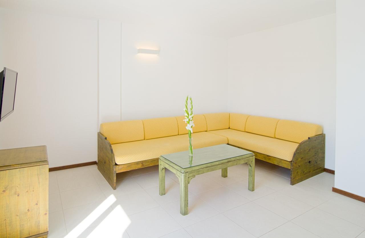 Apartamentos Bon Lloc Santa Eularia des Riu Exteriör bild