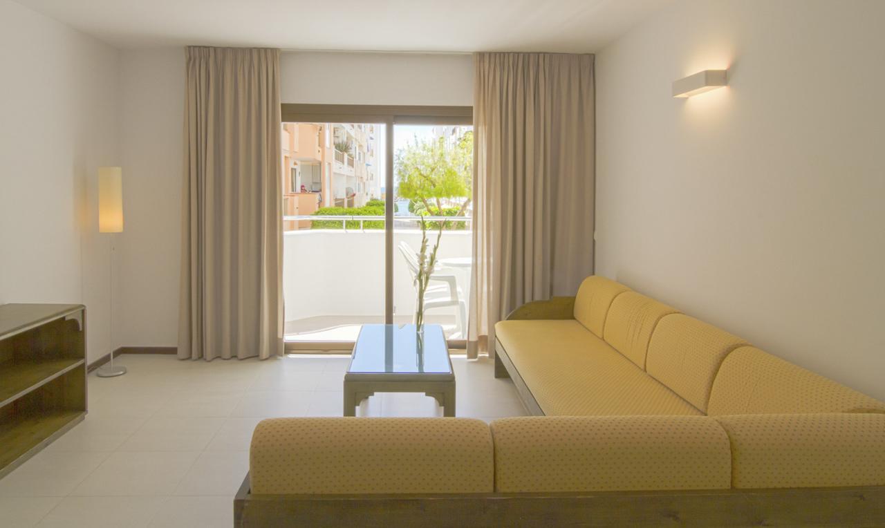 Apartamentos Bon Lloc Santa Eularia des Riu Exteriör bild