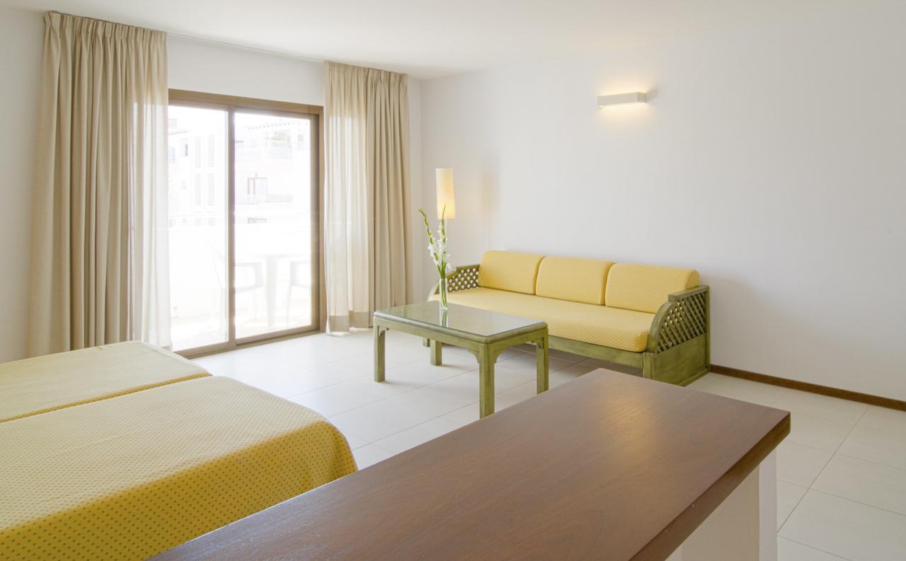 Apartamentos Bon Lloc Santa Eularia des Riu Exteriör bild