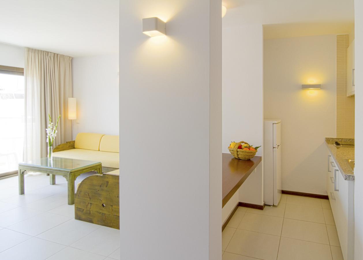 Apartamentos Bon Lloc Santa Eularia des Riu Exteriör bild