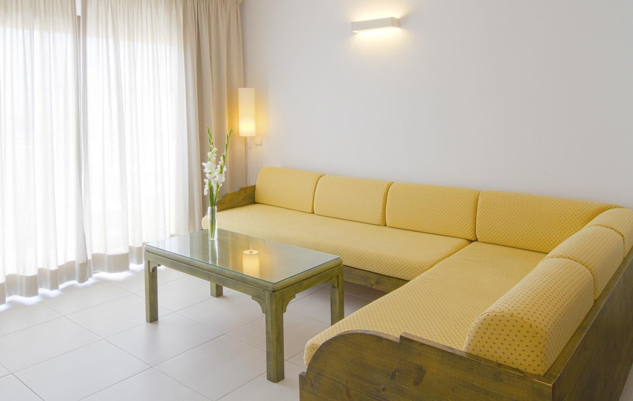 Apartamentos Bon Lloc Santa Eularia des Riu Exteriör bild