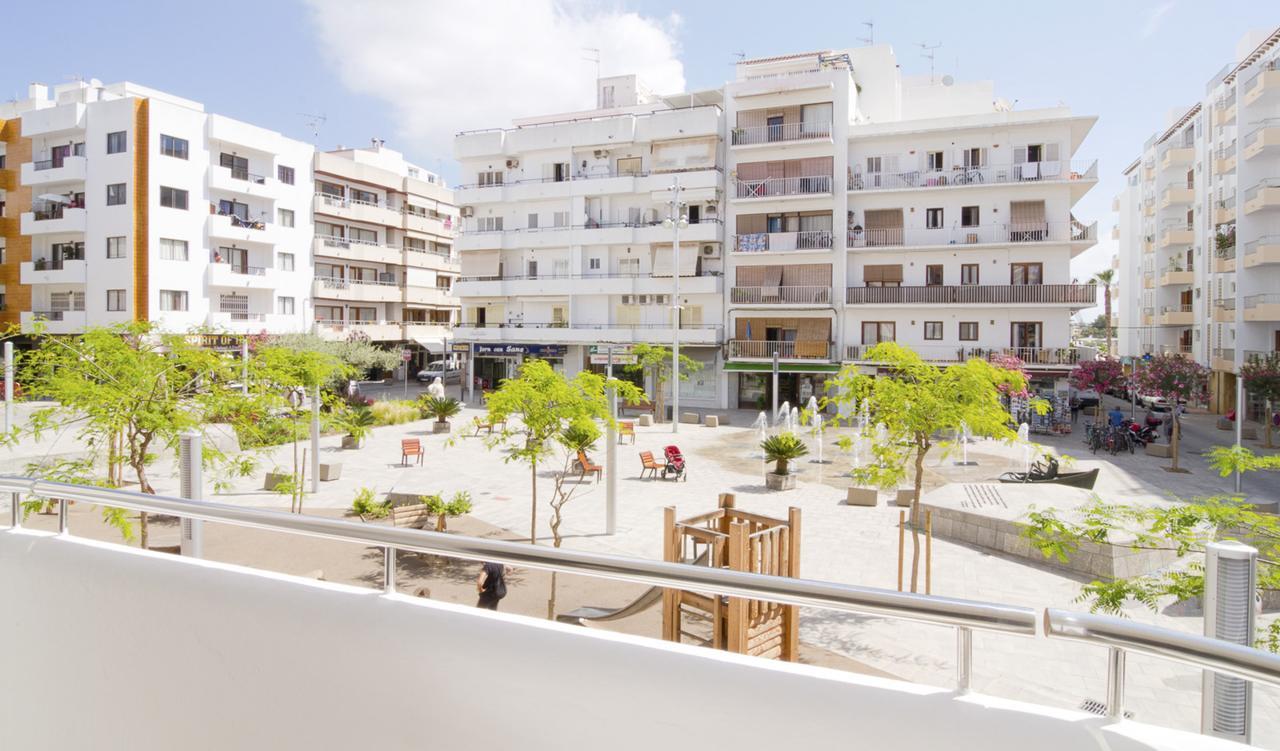 Apartamentos Bon Lloc Santa Eularia des Riu Exteriör bild