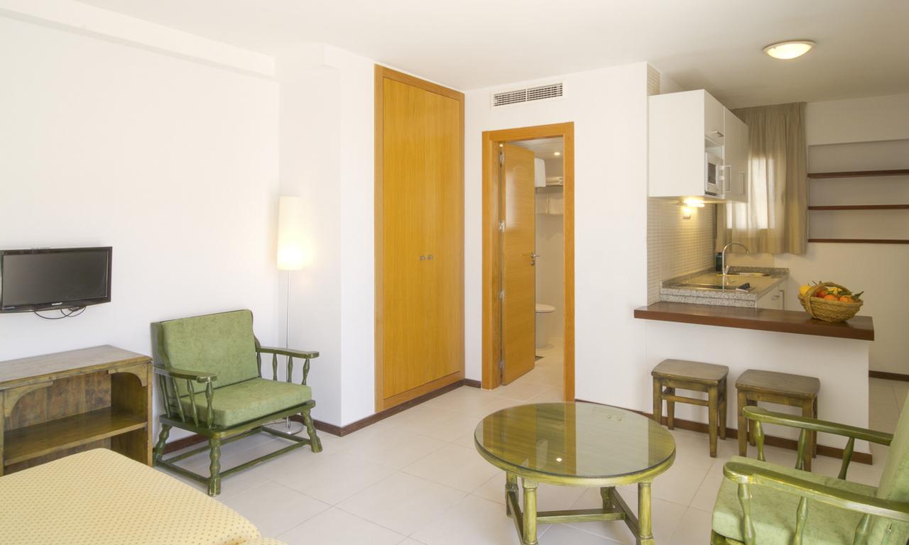 Apartamentos Bon Lloc Santa Eularia des Riu Exteriör bild