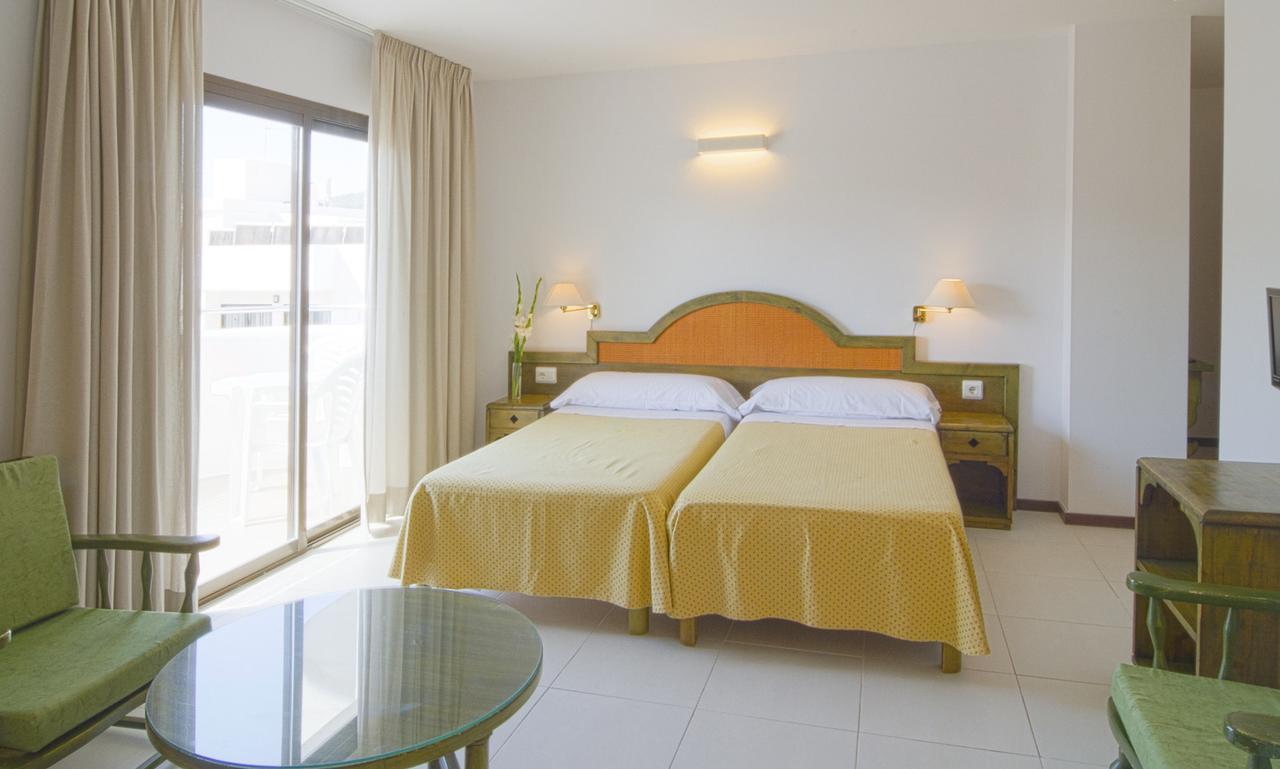 Apartamentos Bon Lloc Santa Eularia des Riu Exteriör bild