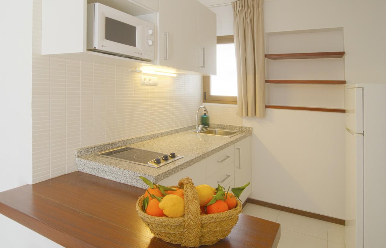 Apartamentos Bon Lloc Santa Eularia des Riu Exteriör bild