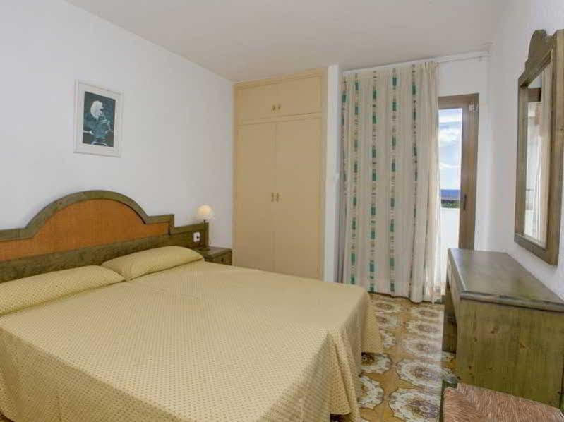 Apartamentos Bon Lloc Santa Eularia des Riu Exteriör bild