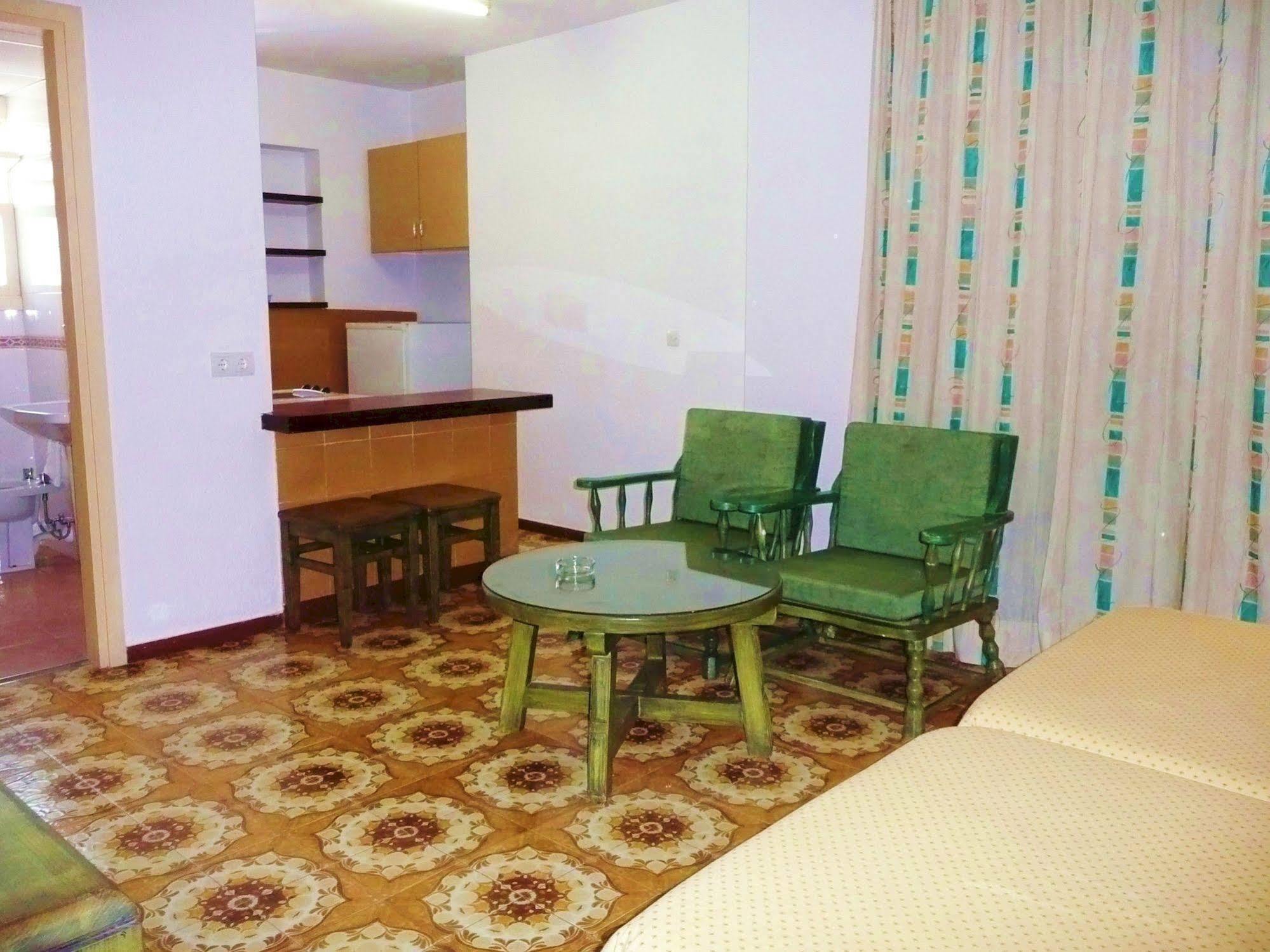 Apartamentos Bon Lloc Santa Eularia des Riu Exteriör bild