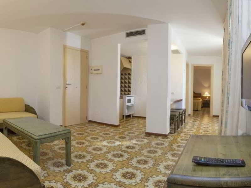Apartamentos Bon Lloc Santa Eularia des Riu Exteriör bild