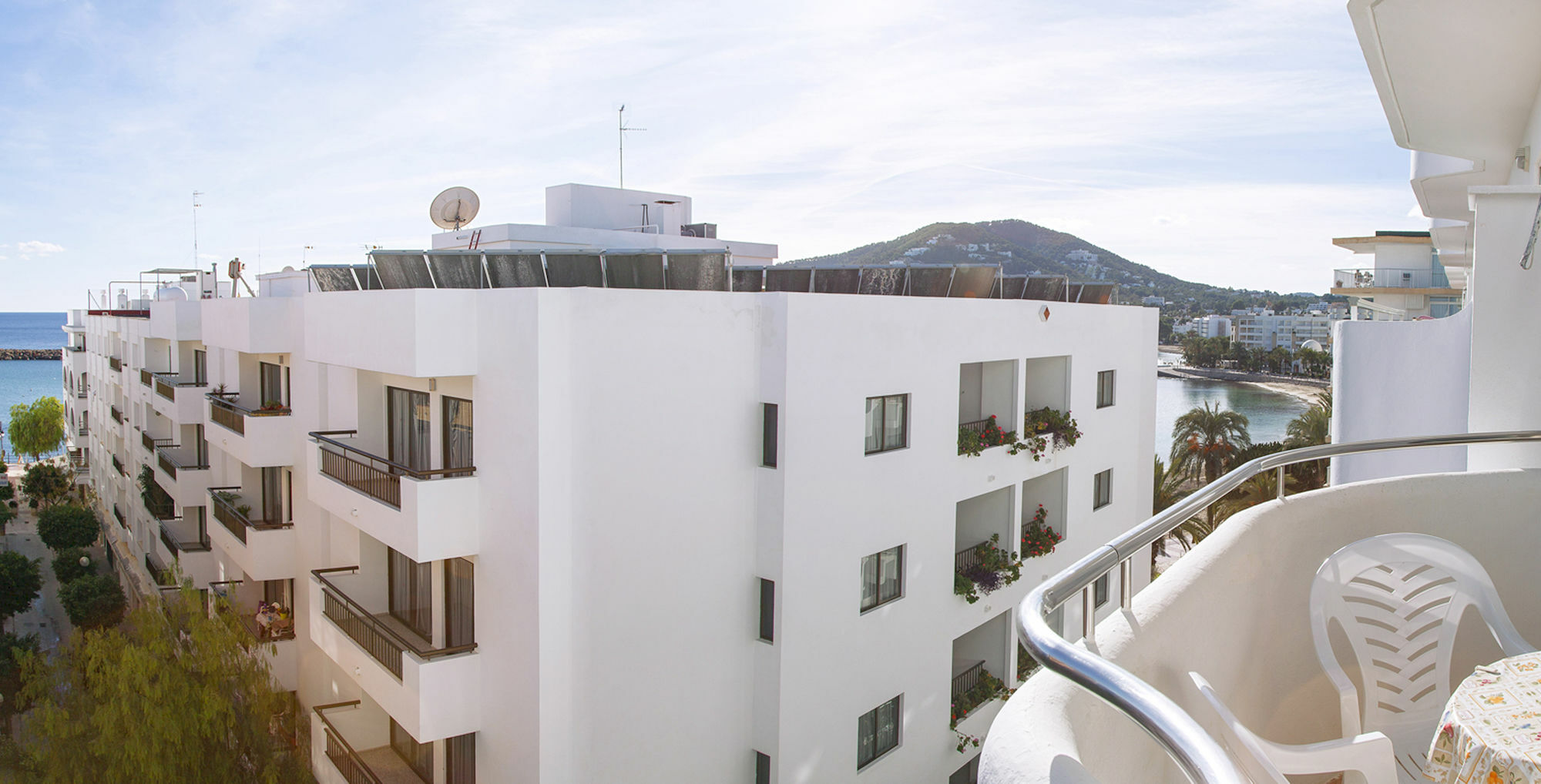 Apartamentos Bon Lloc Santa Eularia des Riu Exteriör bild