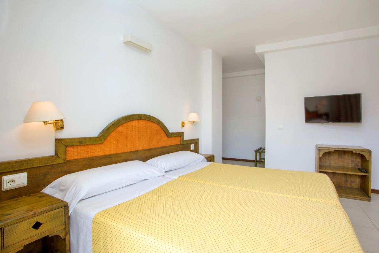 Apartamentos Bon Lloc Santa Eularia des Riu Exteriör bild