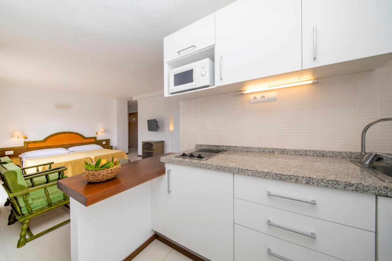 Apartamentos Bon Lloc Santa Eularia des Riu Exteriör bild