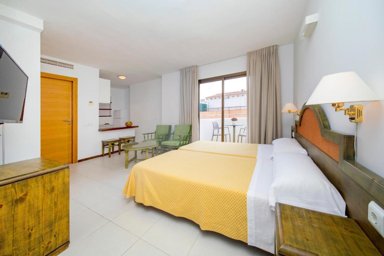 Apartamentos Bon Lloc Santa Eularia des Riu Exteriör bild