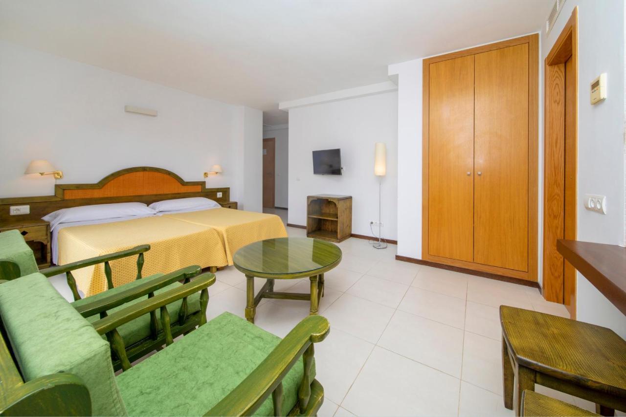 Apartamentos Bon Lloc Santa Eularia des Riu Exteriör bild