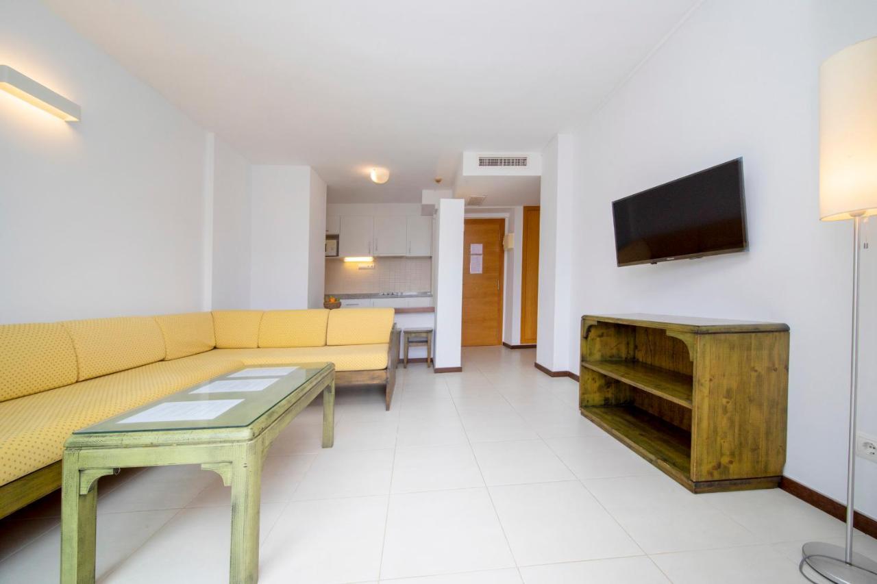Apartamentos Bon Lloc Santa Eularia des Riu Exteriör bild