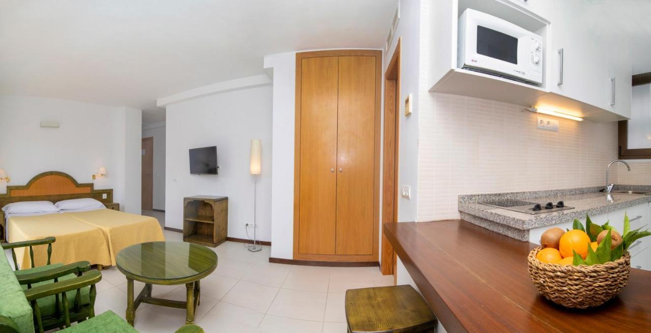 Apartamentos Bon Lloc Santa Eularia des Riu Exteriör bild