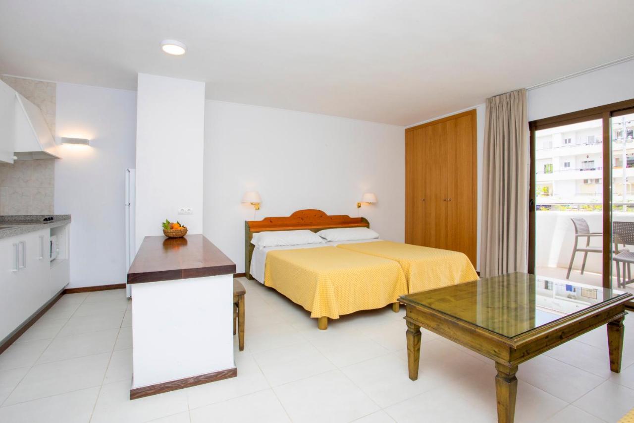 Apartamentos Bon Lloc Santa Eularia des Riu Exteriör bild