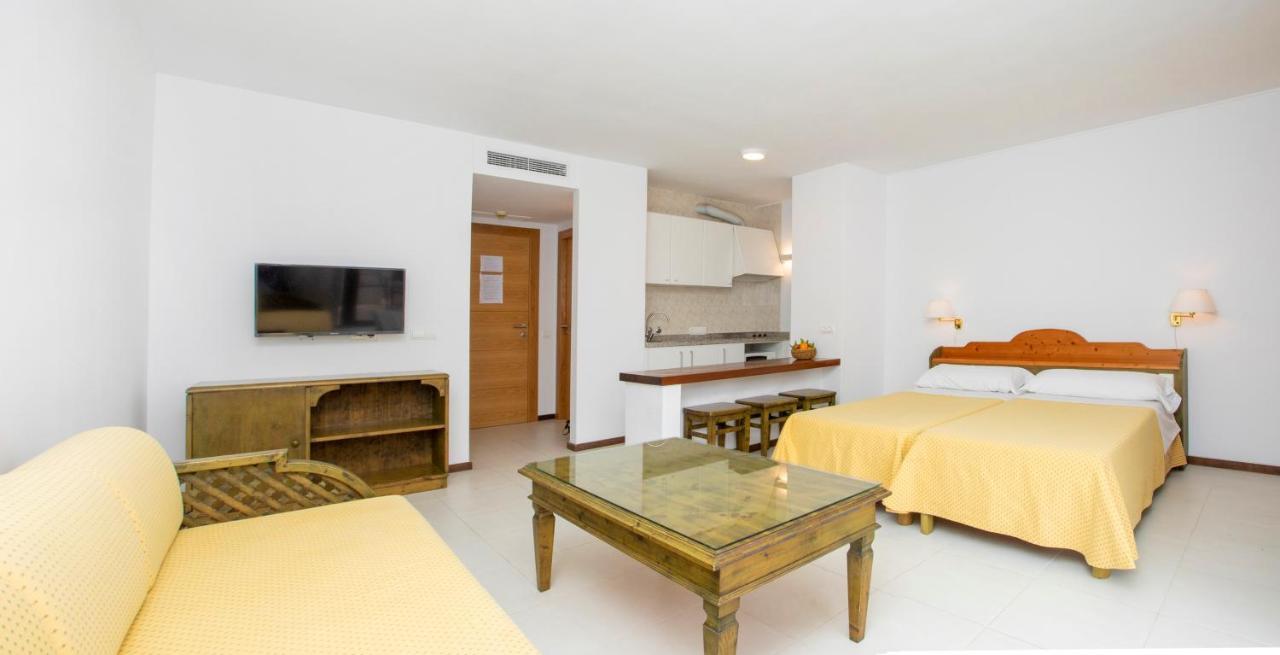 Apartamentos Bon Lloc Santa Eularia des Riu Exteriör bild