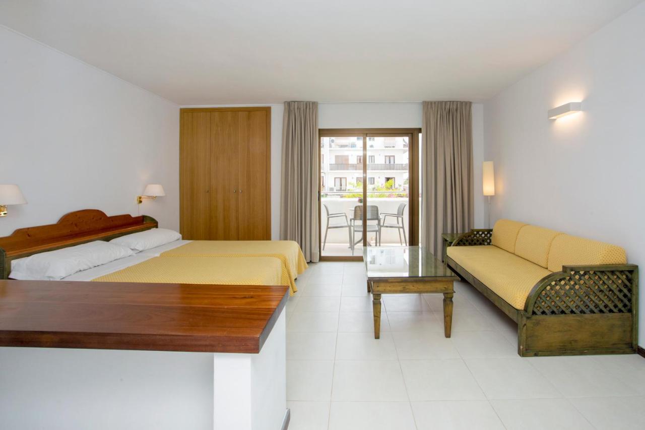 Apartamentos Bon Lloc Santa Eularia des Riu Exteriör bild