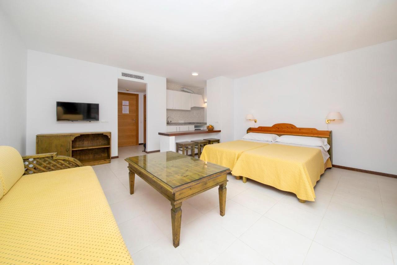Apartamentos Bon Lloc Santa Eularia des Riu Exteriör bild