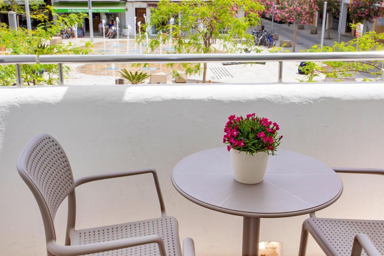 Apartamentos Bon Lloc Santa Eularia des Riu Exteriör bild