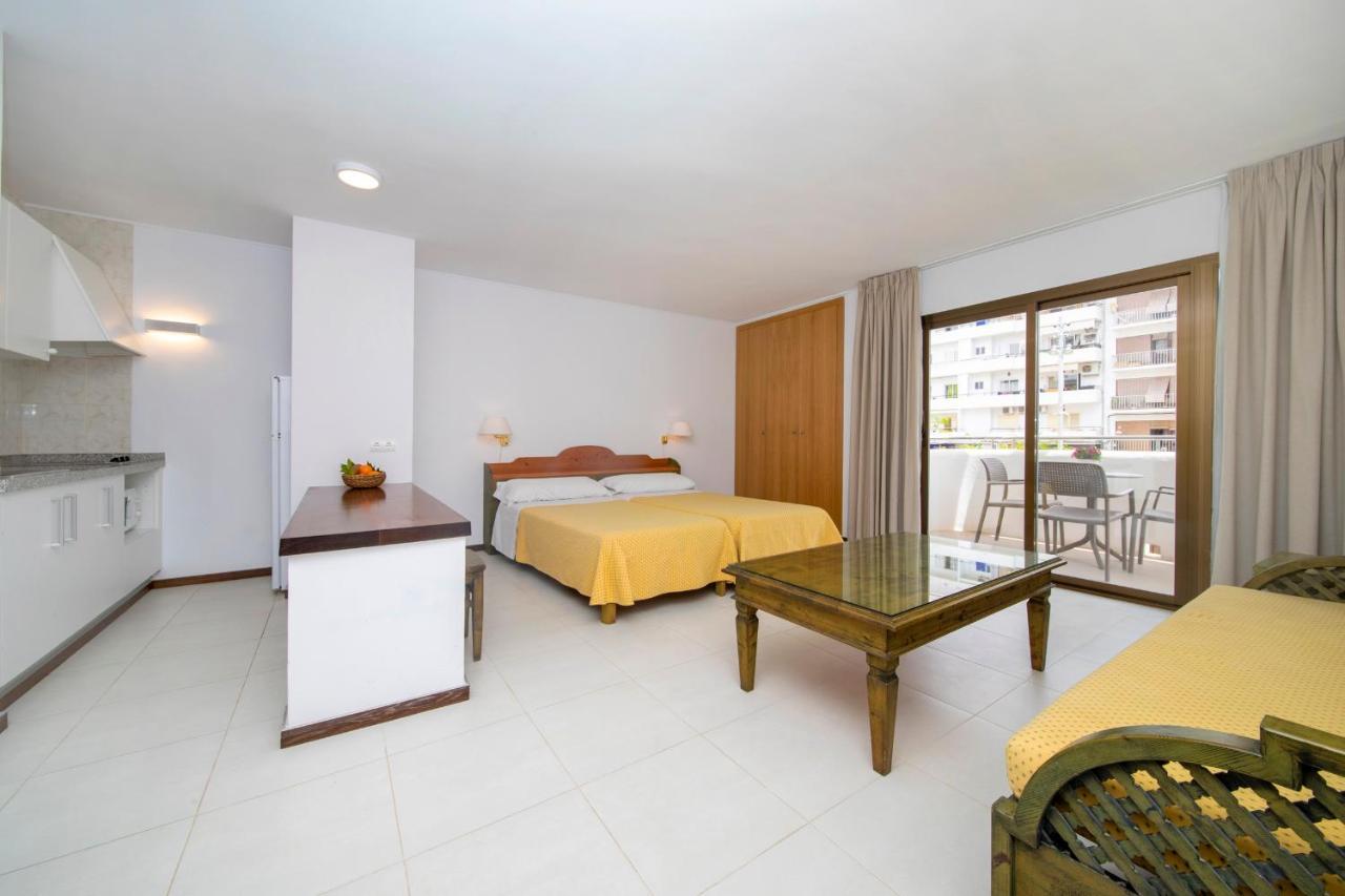 Apartamentos Bon Lloc Santa Eularia des Riu Exteriör bild